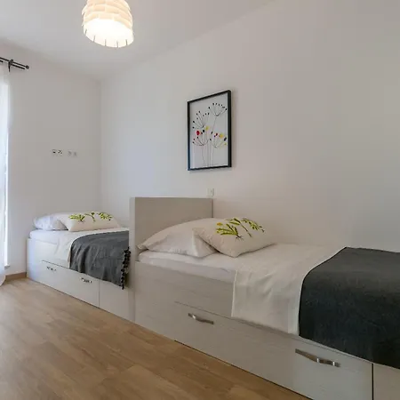 Azalea A3 Appartement Podstrana
